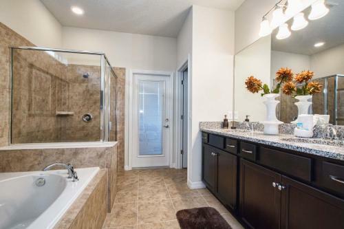 Windsor At Westside-7 Bedrooms House W/pool-3712ww