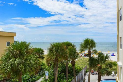208 Madeira Norte Condo