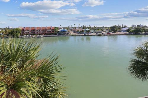Land's End 404 Building 3 Top Floor With Stunning Water View