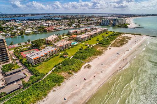 Land's End 404 Building 3 Top Floor With Stunning Water View