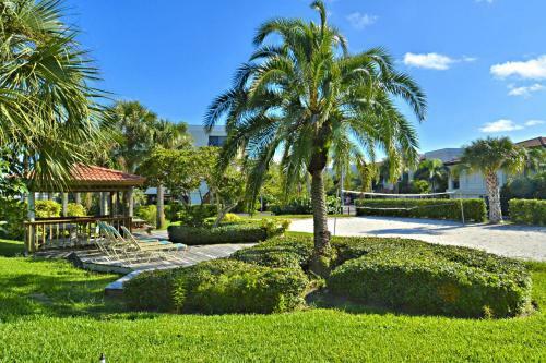 Land's End 404 Building 3 Top Floor With Stunning Water View