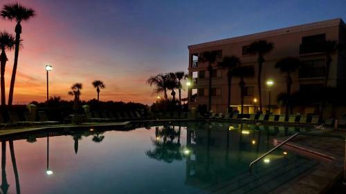 Land's End 404 Building 3 Top Floor With Stunning Water View