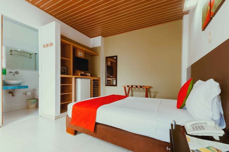 Hotel Waira Suites