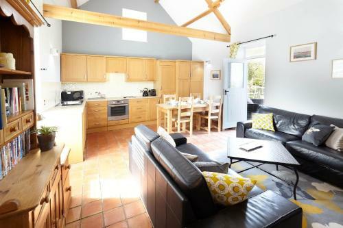 Host & Stay - Poppy Cottage & Rose Cottage