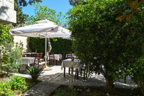 Villa Troya Apartments & Studios
