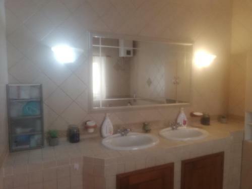 Lovely 3 Bedroom Apartment With Fireplace