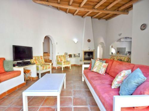 Comfortable And Spacious, 4 Bedroom Traditional Villa
