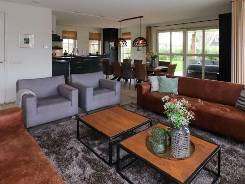 Beautiful Villa With Sauna On The Tjeukemeer