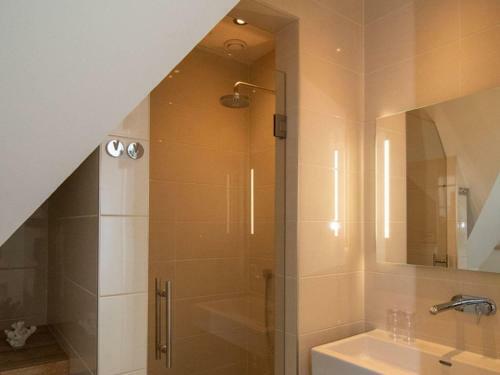Beautiful Villa With Sauna On The Tjeukemeer