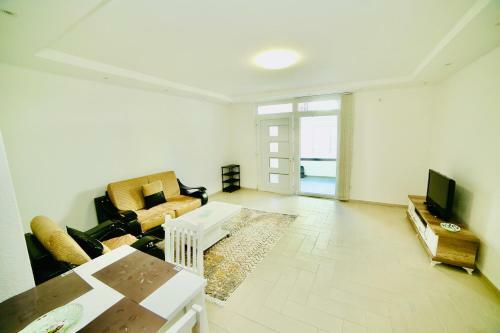 Apartamento Sh�ne M�belierte Wohnung An Zentraler Lage