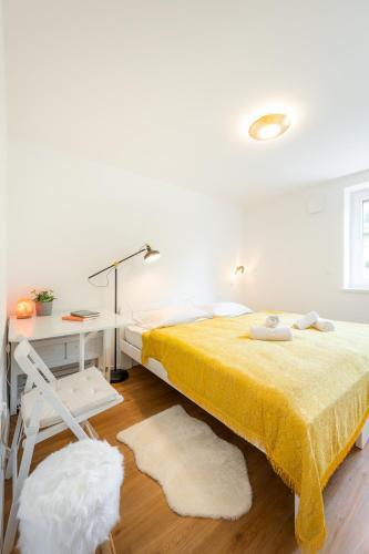 Apartment 396