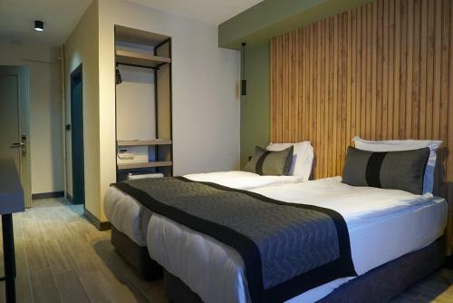 Leons Hotel