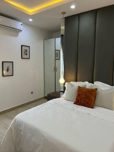 5 Bedroom Fully Detached Serviced Apartment