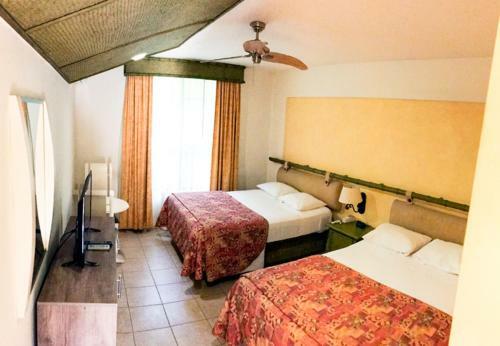 Cumbres Hotel & Caba�as