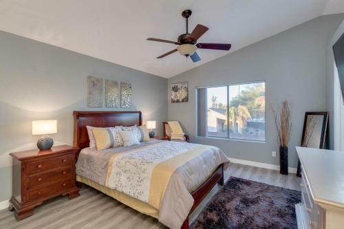 Phoenix Gem With Sparkling Heated Pool And Newly Remodeled! Home