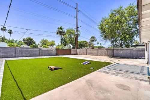 Modern Phoenix Home With Yard About 6 Mi To Dtwn