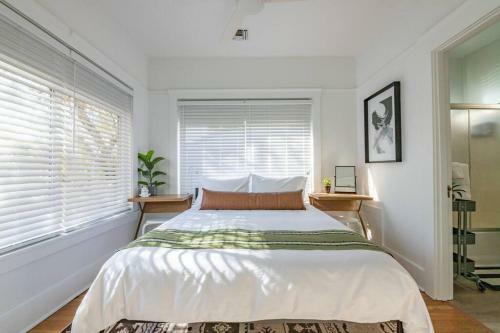 *new* Modern Meets Vintage In Phx Historic Home
