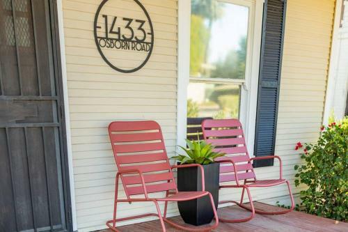 *new* Modern Meets Vintage In Phx Historic Home