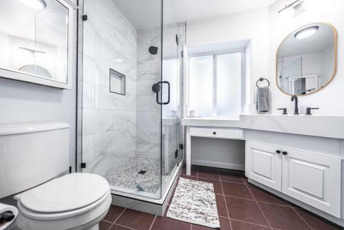 Luxury Home On Windsor -near Old Town- Heated Pool