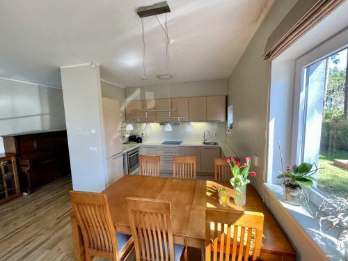 Sunny 3-bdrm Townhouse With 2 Sundecks & Sauna