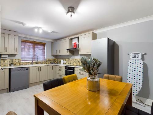 Large Four Bedroom Home With Parking Close To Town
