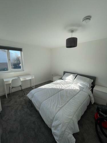 Double Room With Private Bathroom In Basingstoke