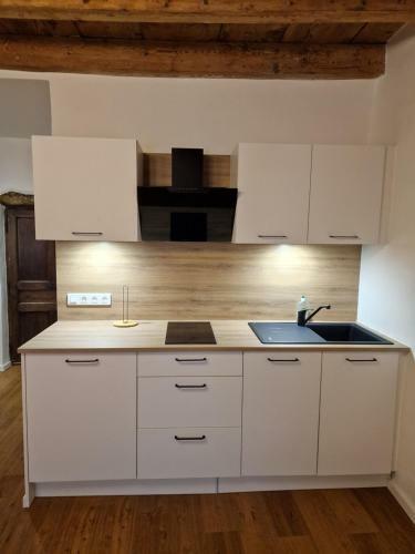 Apartamento Elegant Flat In Old Town, 2 Mins Walk To Lake