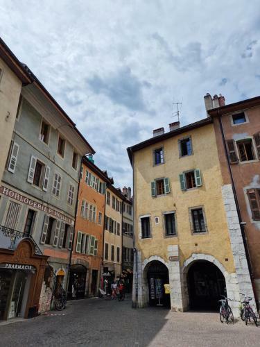 Apartamento Elegant Flat In Old Town, 2 Mins Walk To Lake