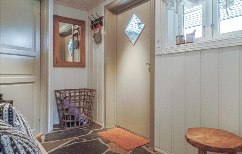 Four-bedroom Holiday Home In Hovden