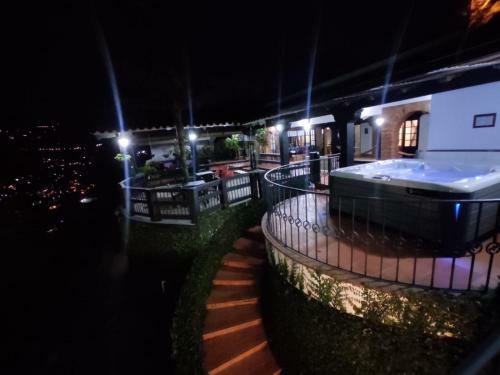 11 Bedroom Gym Luxury Villa - Heated Pool Jacuzzi