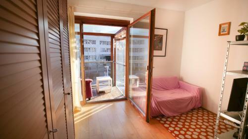 Spacious And Bright Room With Epic Balcony