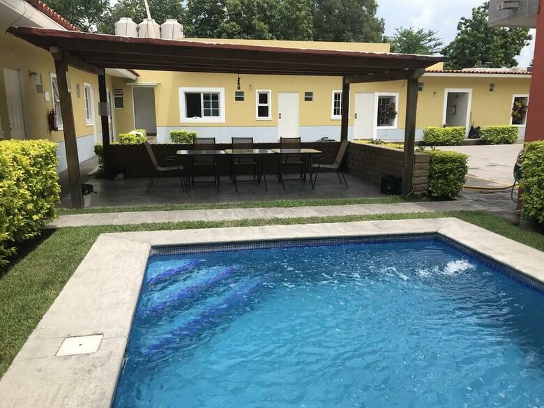 Hotel Montroi City