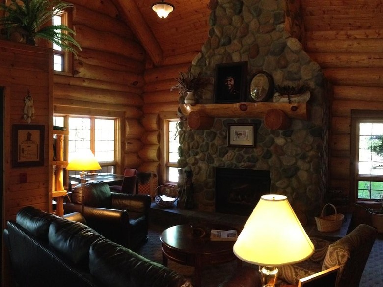 Hotel Konkapot Lodge