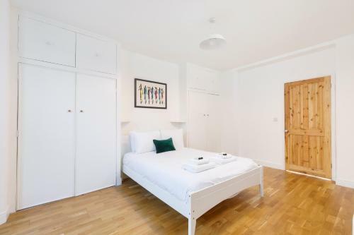 Lovely, Centrally Located 2-bedroom Apartment With Patio