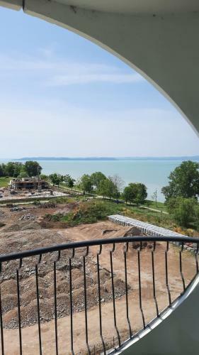 Cirk�l� Apartments Si�fok