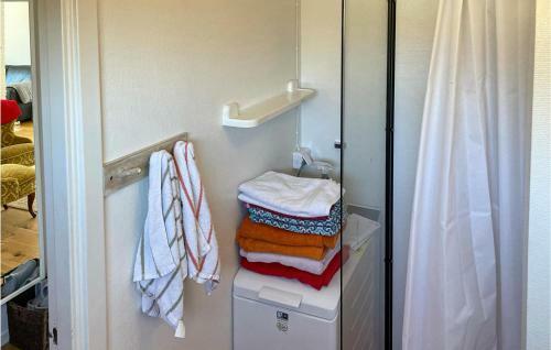 Nice Home In H�lleviksstrand With Wifi And 4 Bedrooms