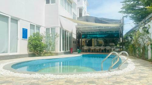 Villa H? B?i G?n Bi?n Longcung Resort