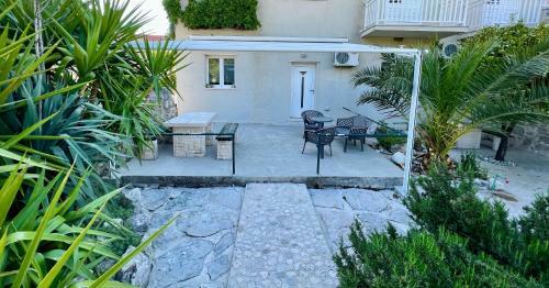 Apartments Toni - Slano