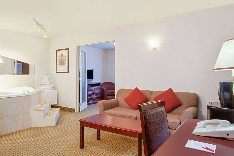 Hotel Ramada Inn & Suites Red Deer