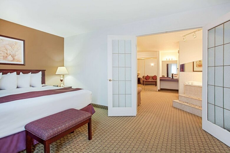 Hotel Ramada Inn & Suites Red Deer