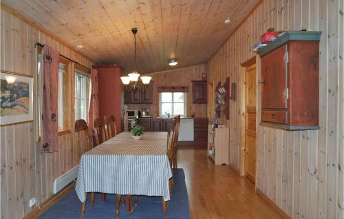Four-bedroom Holiday Home In Sjusjoen