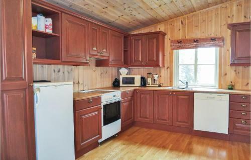 Four-bedroom Holiday Home In Sjusjoen