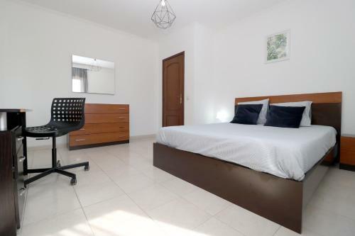 Room With Private Bathroom A2q4 Penha - Faro