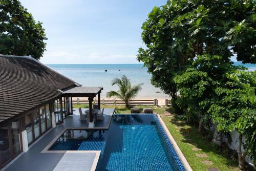 Villa Lily Beach Front