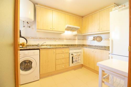Practico Apartamento Con Piscina En Residencial Brezo Canet