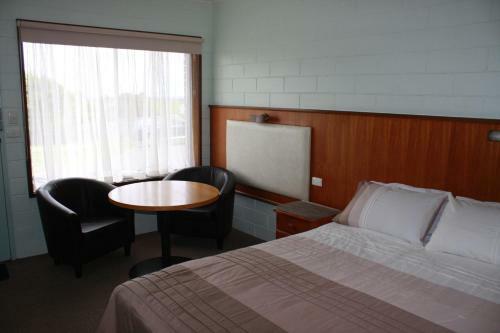 Opal Motel
