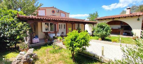 Liland Summer Cottage Lefkandi