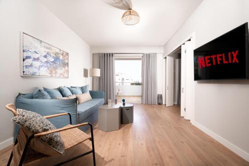 Blue Avra Apartment (Near The Beach)