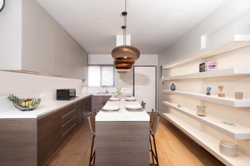 Blue Avra Apartment (Near The Beach)