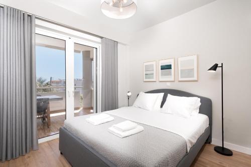 Blue Avra Apartment (Near The Beach)